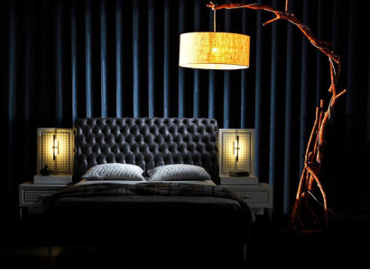 Elegant Chesterfield bedroom set in black and white